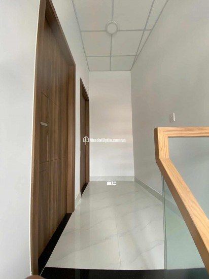 Bán nhà sát căn mặt tiền đường Tỉnh Lộ 10, DT 63m2, xây mới 1 trệt, 1 lầu